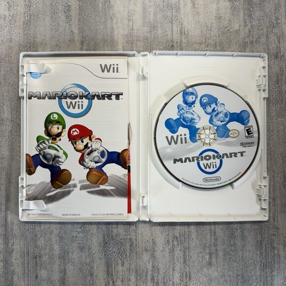 Mario Kart Wii (Nintendo, 2008) CIB Complete w/ Manual And Insert - Picture 4 of 5